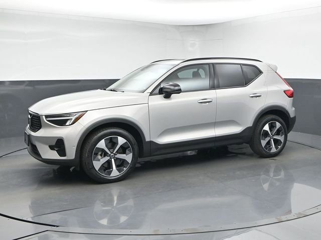 Used 2024 Volvo XC40 B5 Plus w/ Protection Package Premier image 4