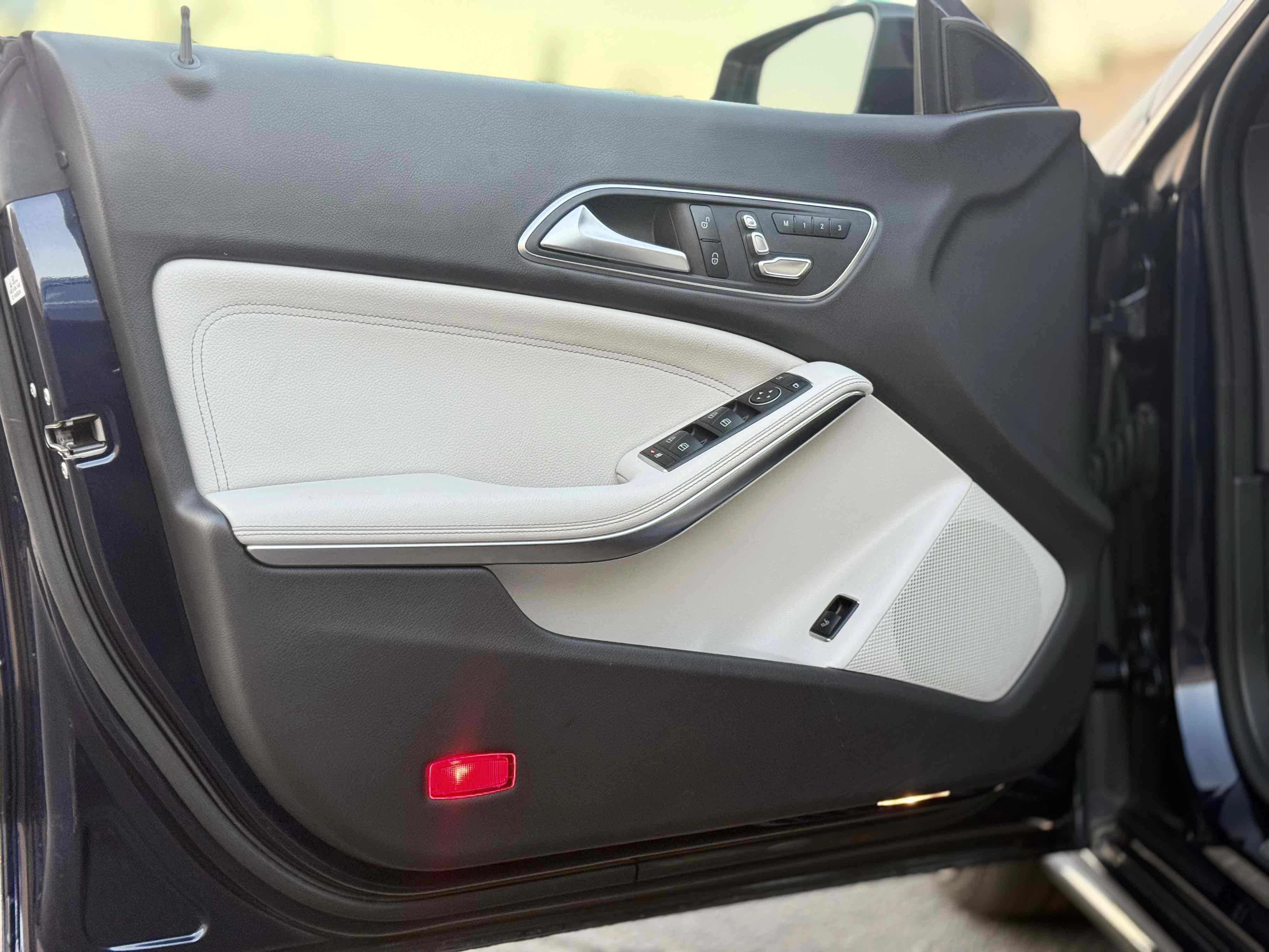 Used 2018 Mercedes-Benz CLA 250 image 28