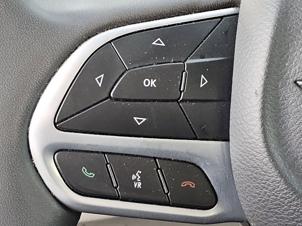 Used 2023 Chrysler Pacifica Touring-L image 15