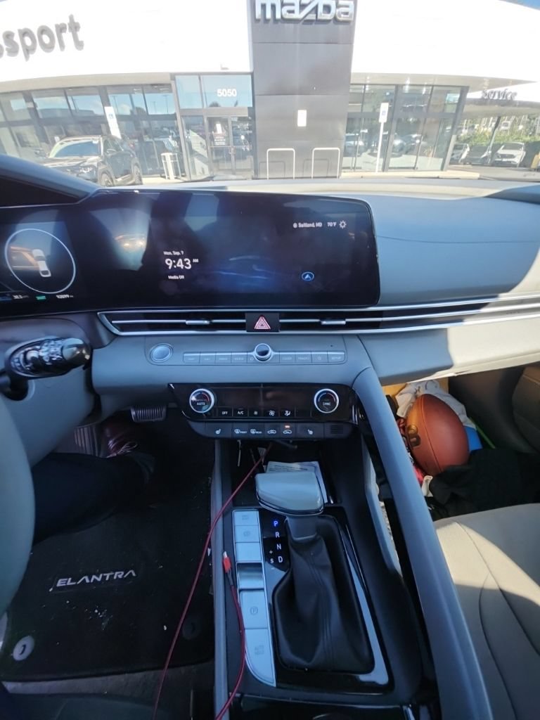Used 2023 Hyundai Elantra SEL w/ Convenience Package FWD image 7