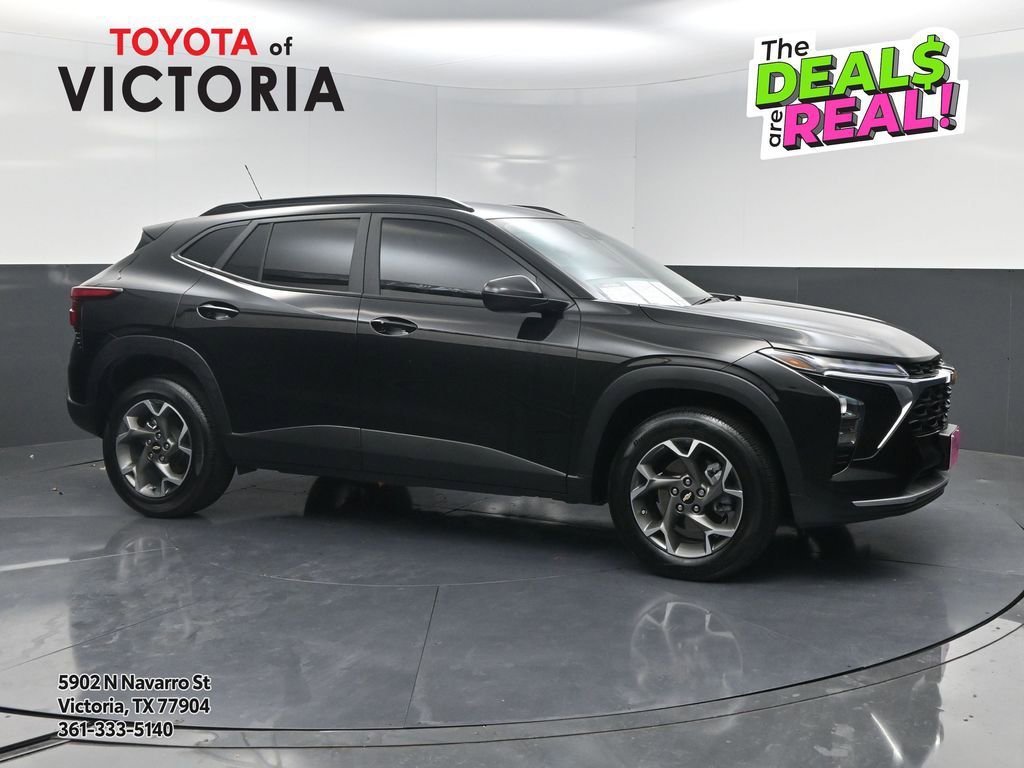 Used 2025 Chevrolet Trax LT w/ Driver Confidence Package image 1