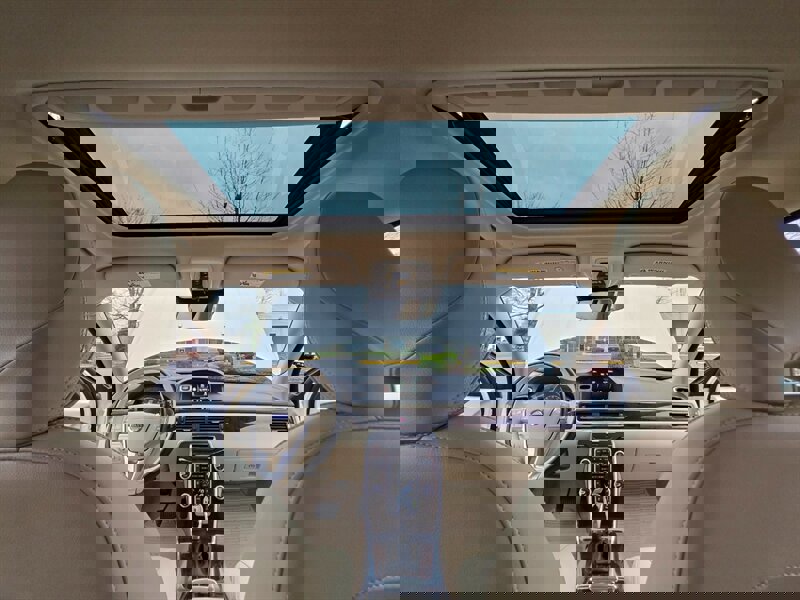 Used 2015 Volvo XC70 T6 Platinum w/ Protection Package image 18