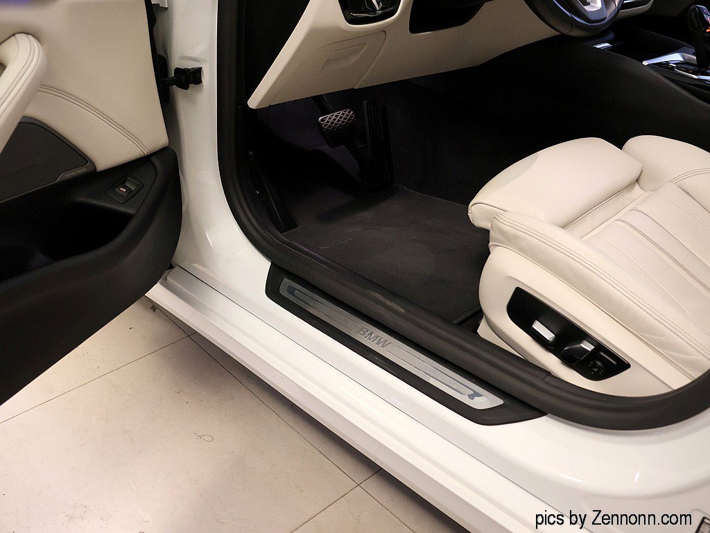 Used 2022 BMW 540i w/ Premium Package image 27