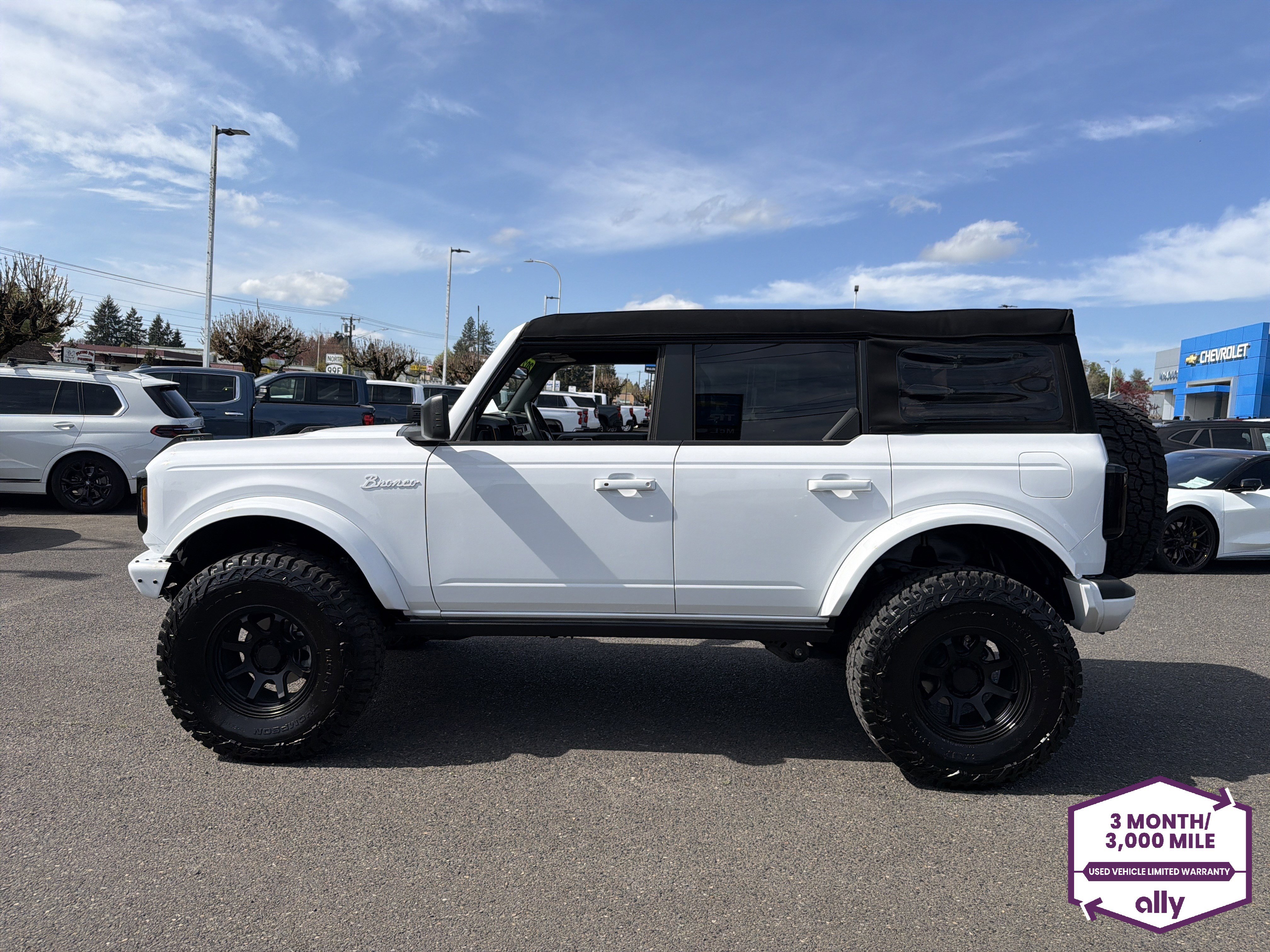 Used 2023 Ford Bronco Badlands w/ Sasquatch Package image 2