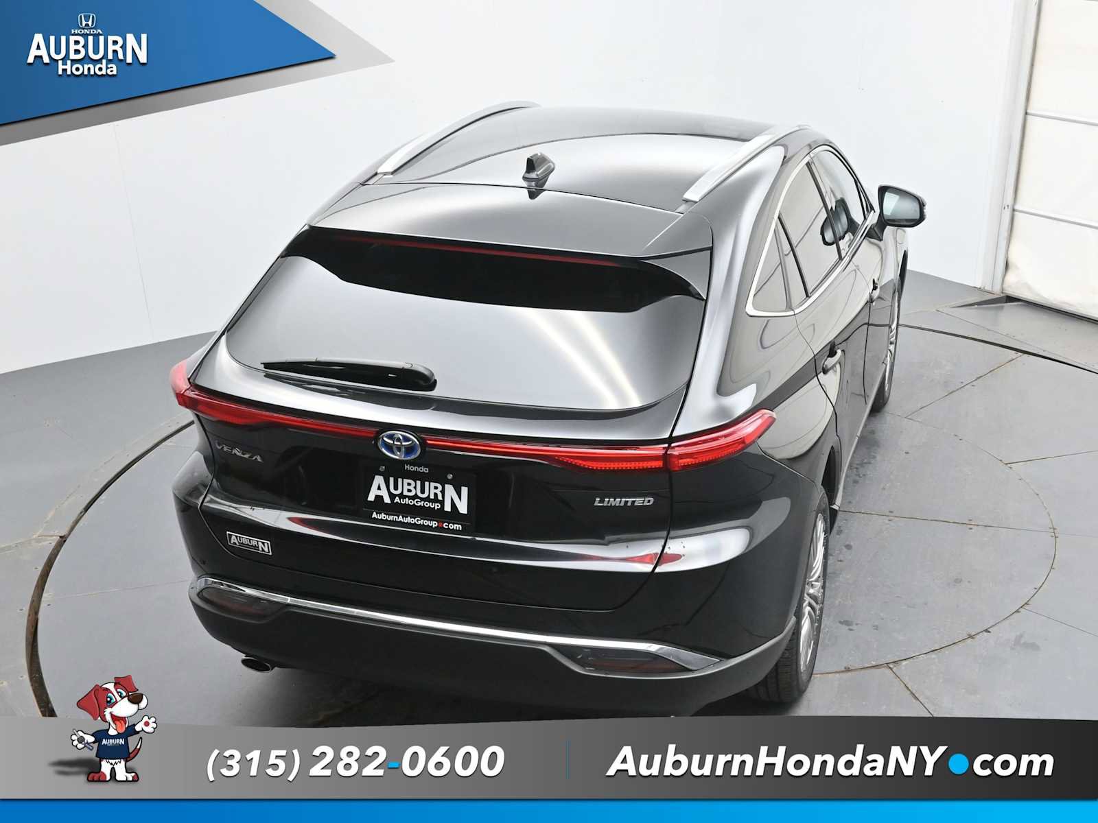 Used 2023 Toyota Venza Limited image 29