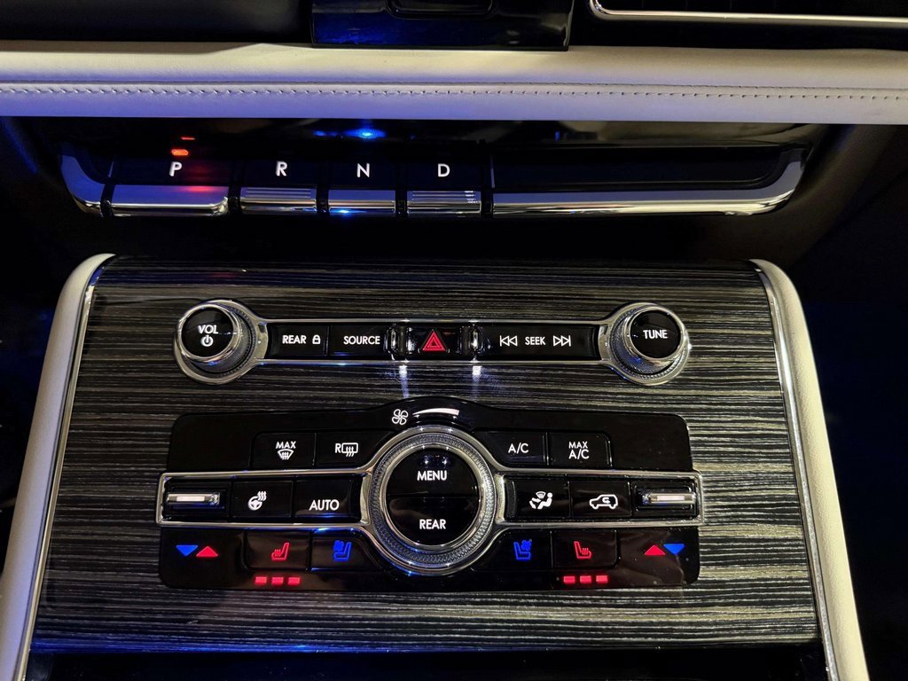 Used 2022 Lincoln Aviator Black Label w/ Class IV Trailer Tow Package image 8