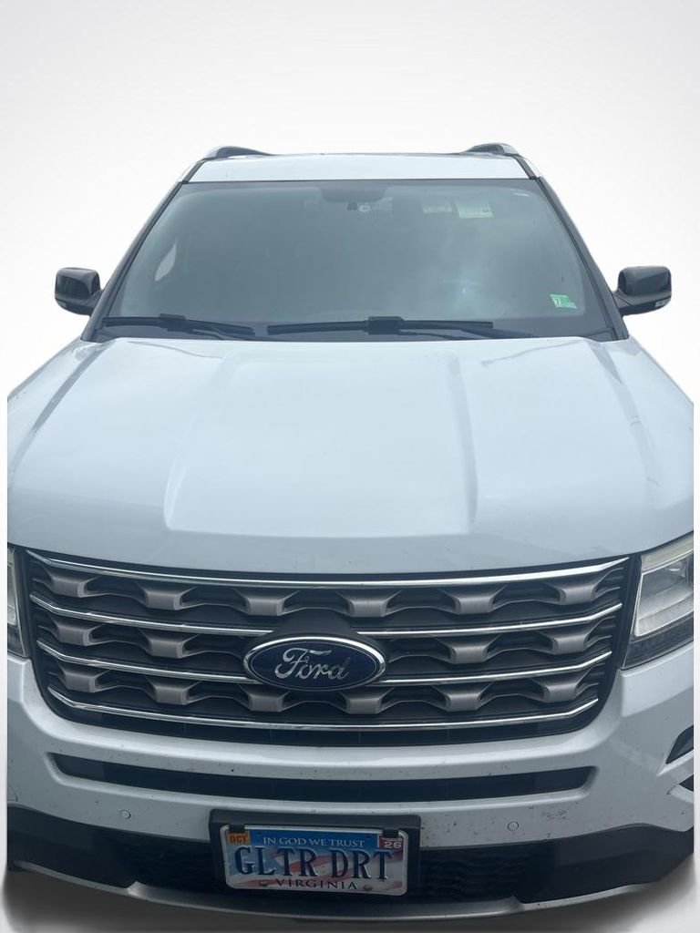 Used 2017 Ford Explorer XLT w/ Equipment Group 202A AWD/4WD image 7