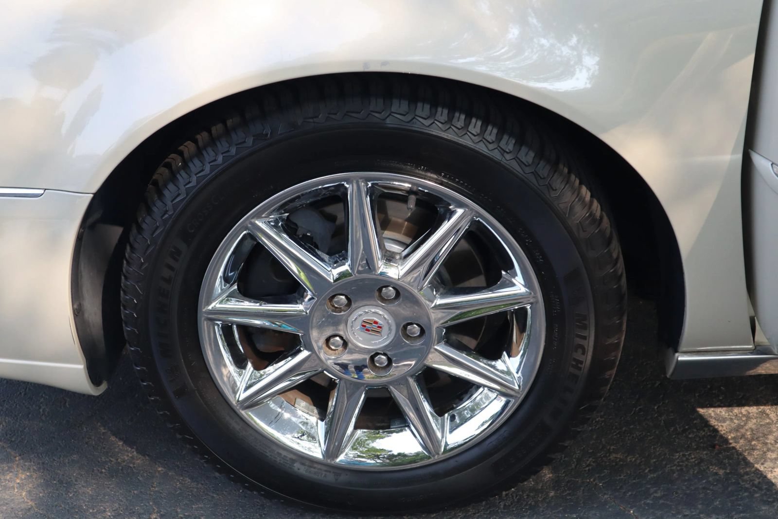 Used 2011 Cadillac DTS Luxury FWD image 34