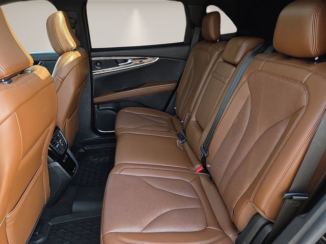 Used 2023 Lincoln Nautilus Reserve w/ Luxury Package AWD/4WD image 13