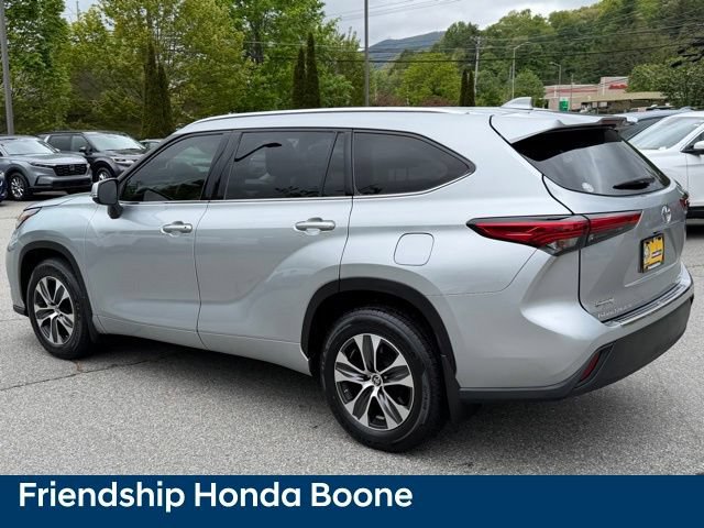 Used 2020 Toyota Highlander XLE AWD/4WD image 7