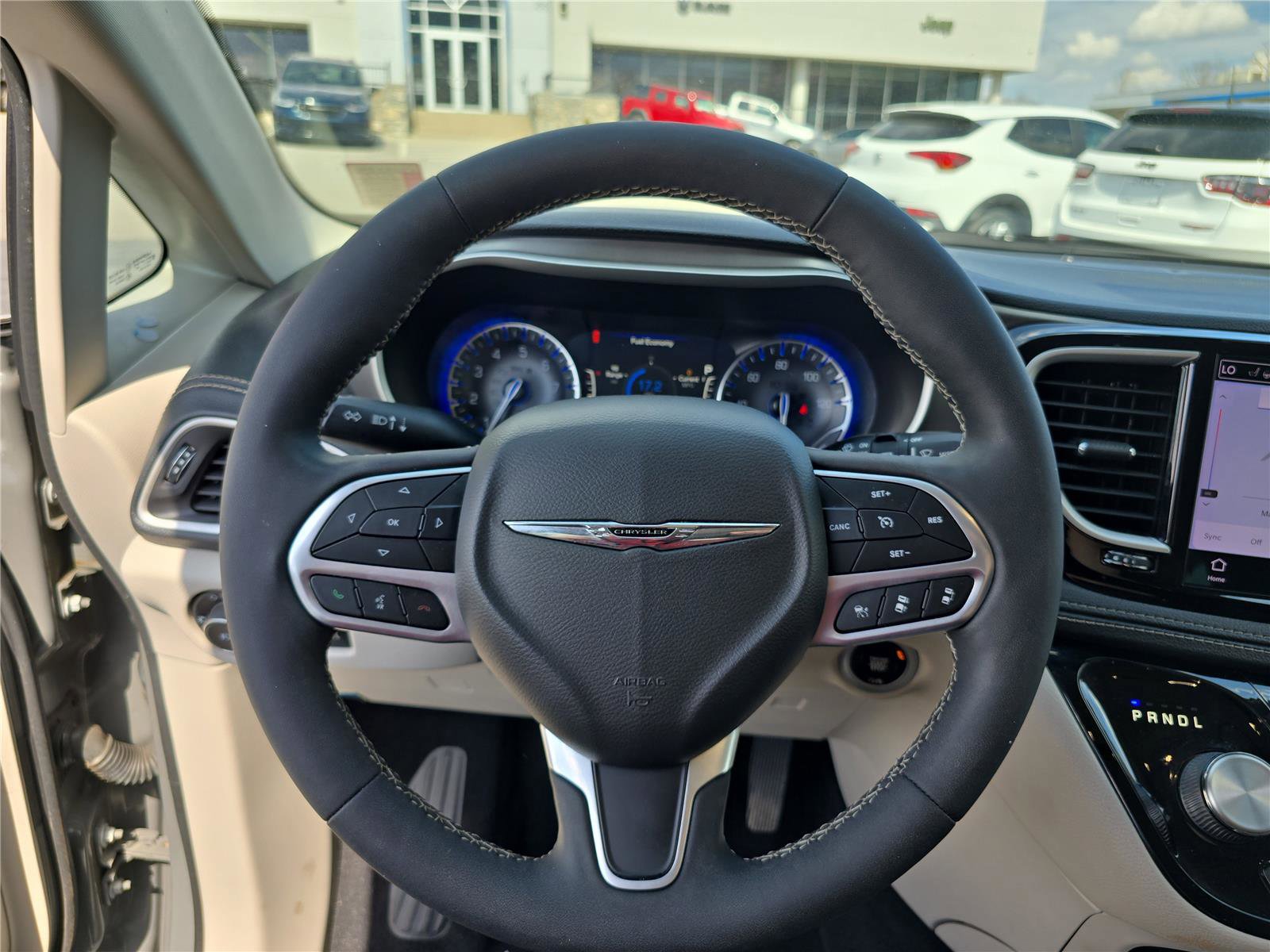 Used 2022 Chrysler Pacifica Touring-L image 25