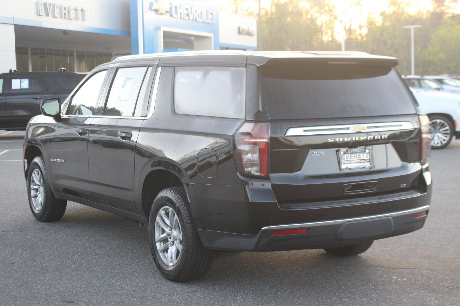 Used 2023 Chevrolet Suburban LT image 5