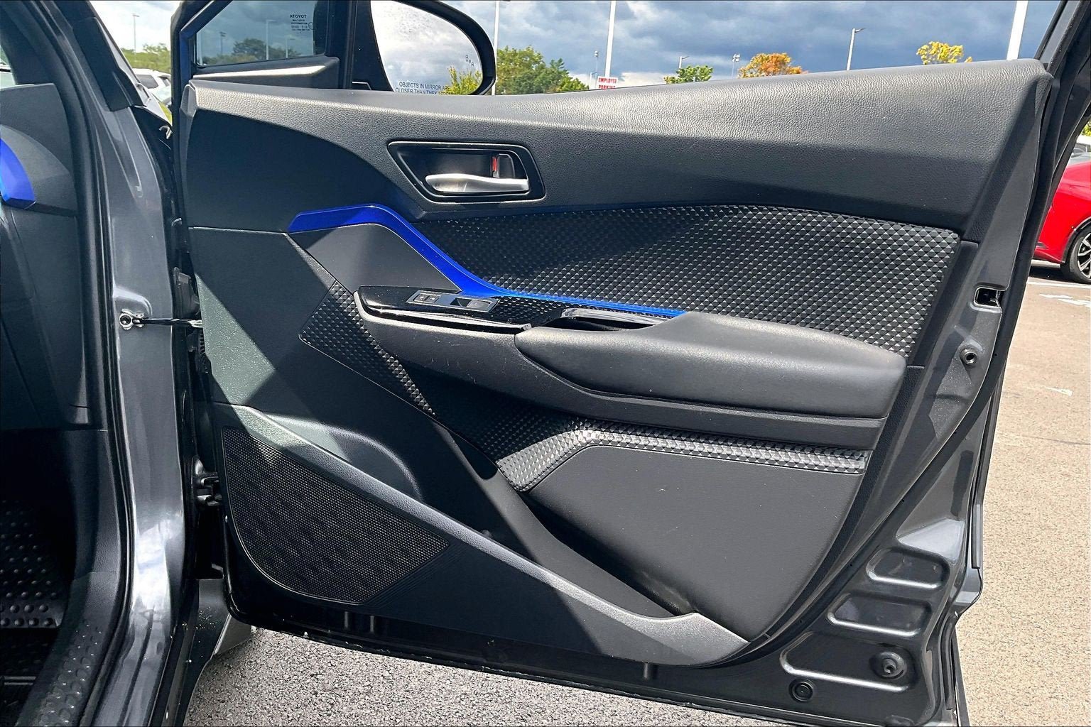 Used 2022 Toyota C-HR XLE FWD image 21