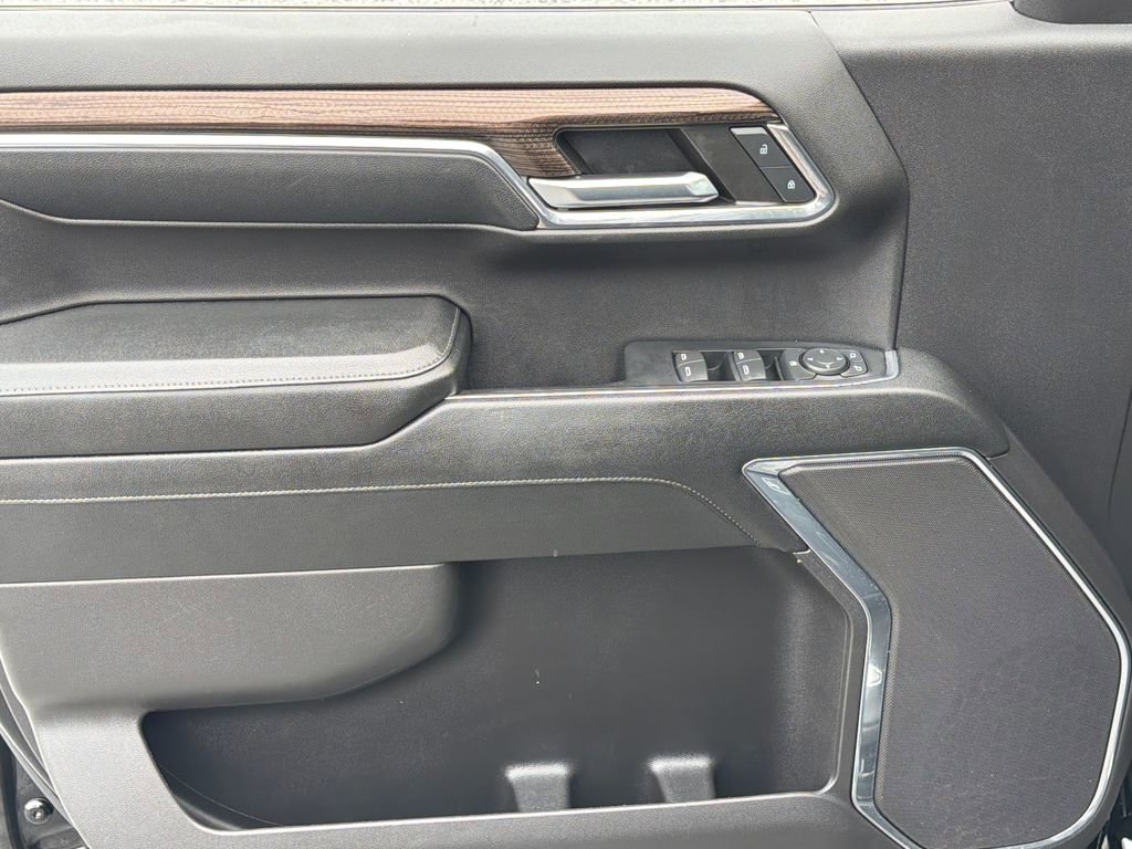 Used 2024 Chevrolet Silverado 1500 LT image 3