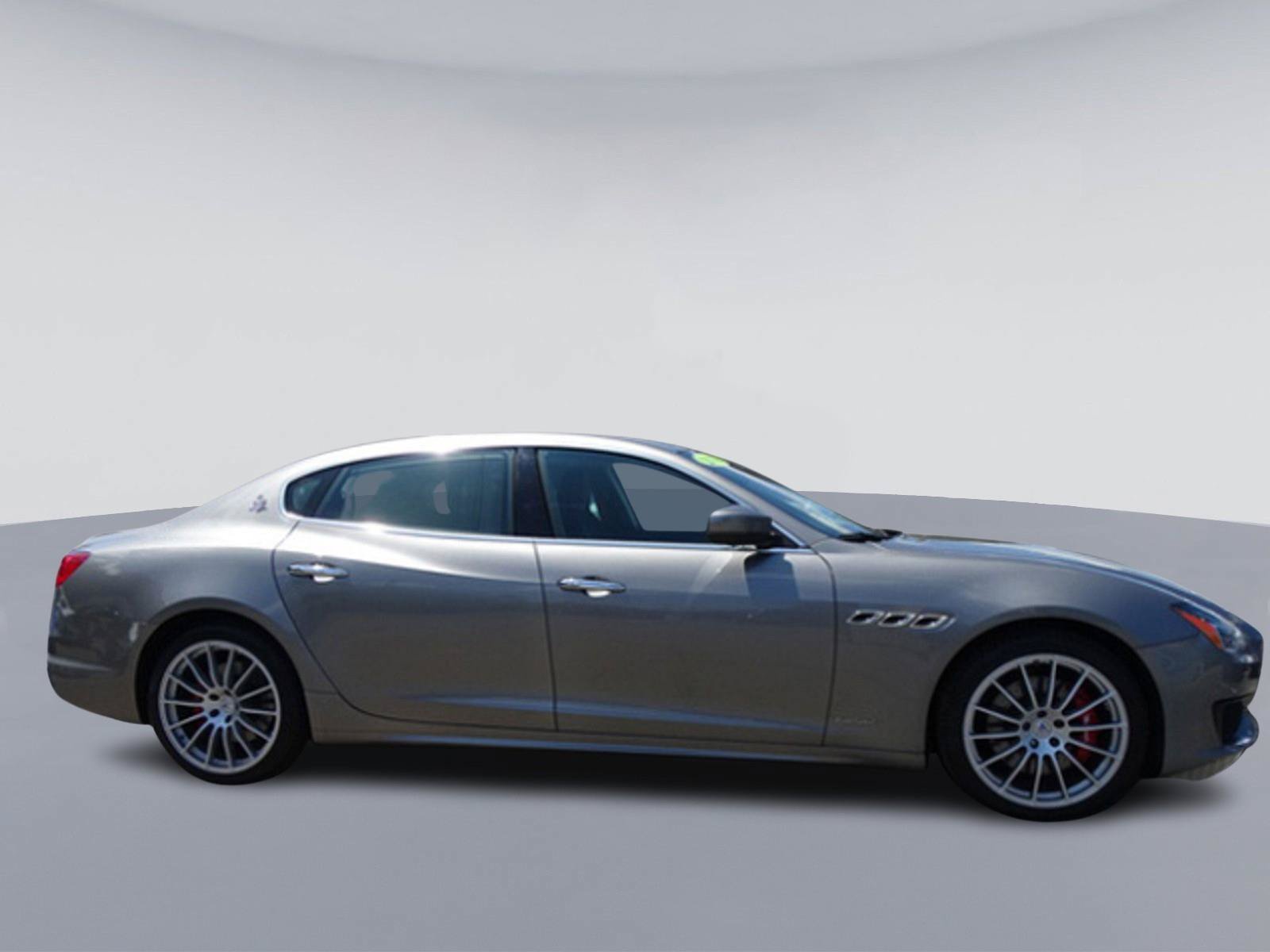 Used 2018 Maserati Quattroporte S GranSport Q4 AWD/4WD image 2