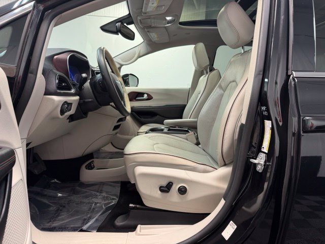 Used 2019 Chrysler Pacifica Limited FWD image 13