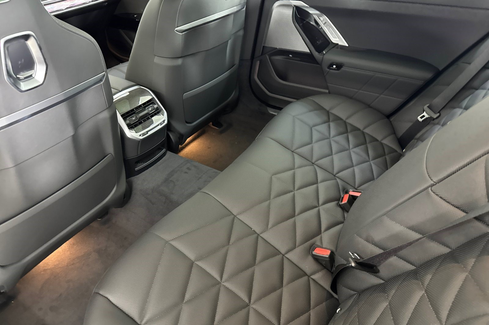 New 2026 BMW 740i w/ Premium Package RWD image 26