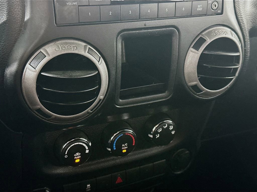 Used 2015 Jeep Wrangler Unlimited Sport w/ Connectivity Group image 18