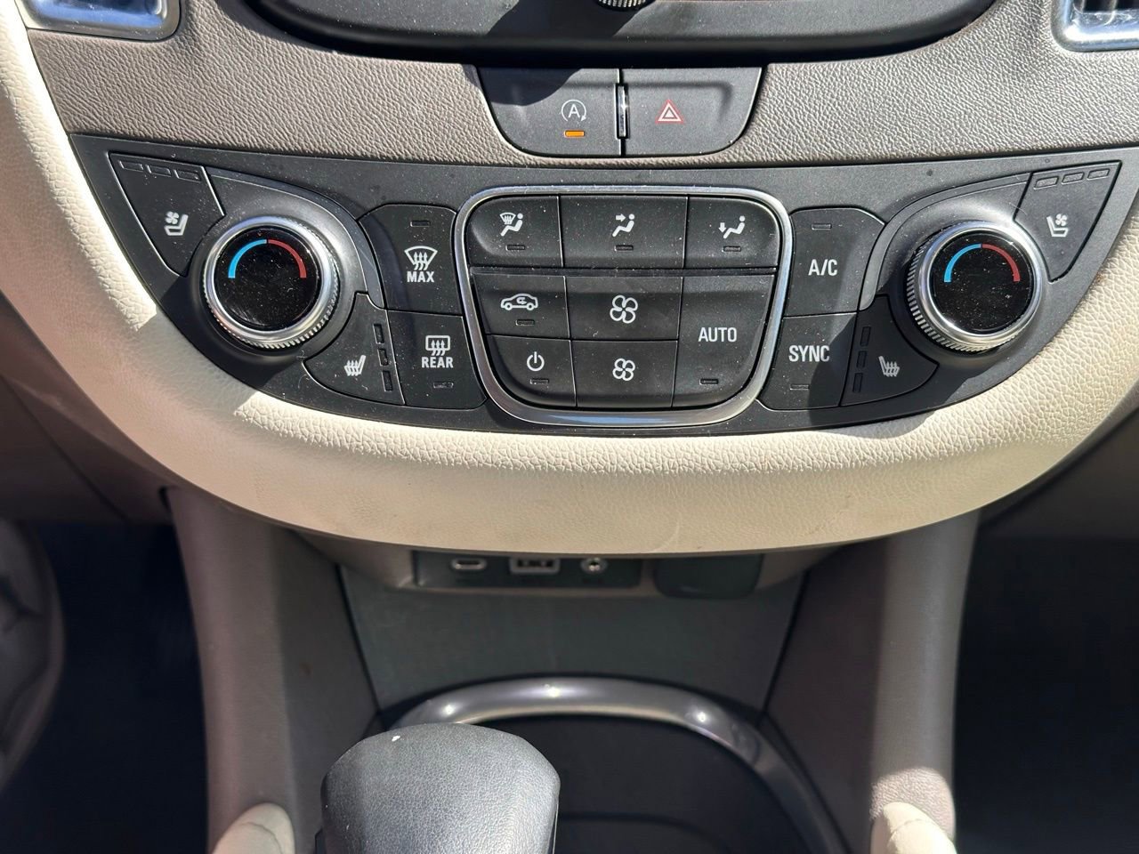 Used 2024 Chevrolet Malibu LT image 32