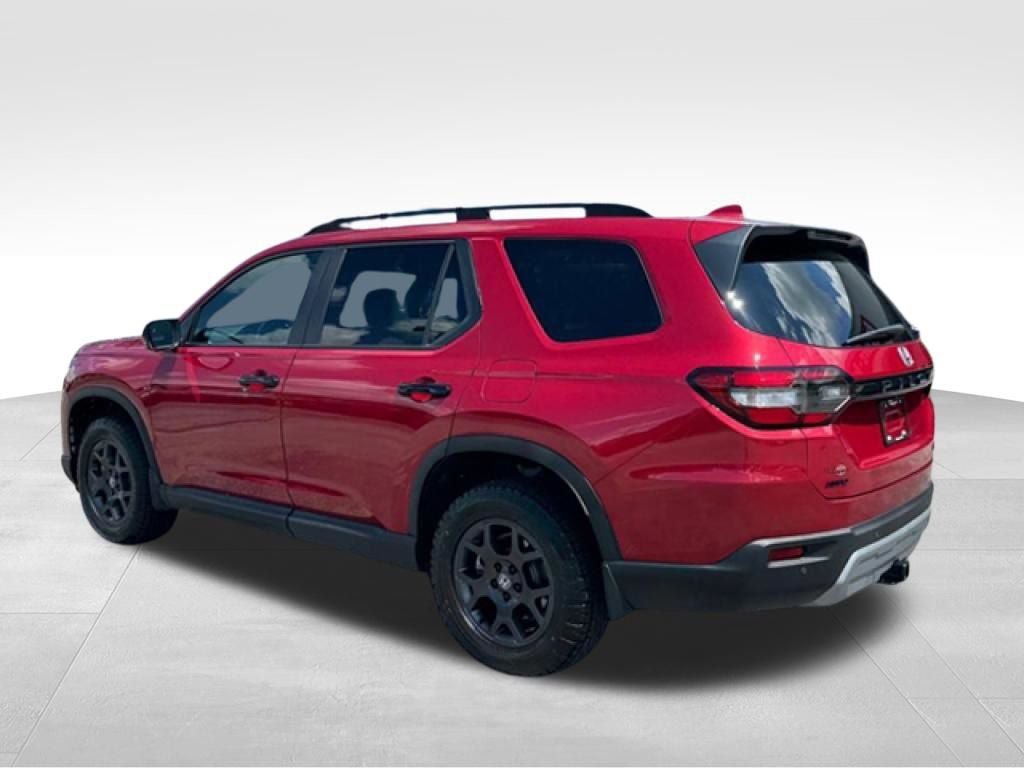 Used 2025 Honda Pilot TrailSport image 4