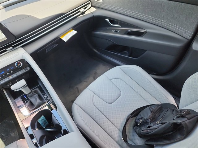 New 2025 Hyundai Elantra Limited image 12