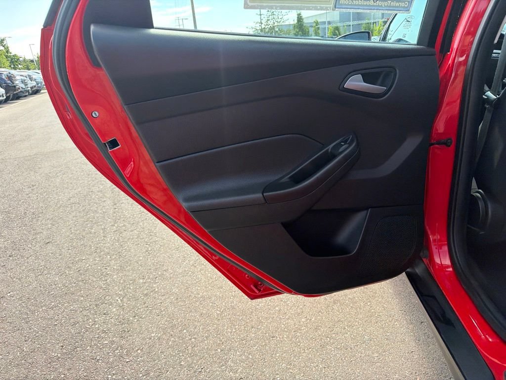 Used 2015 Ford Focus SE FWD image 16