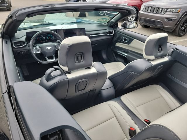 Used 2024 Ford Mustang Convertible RWD image 14