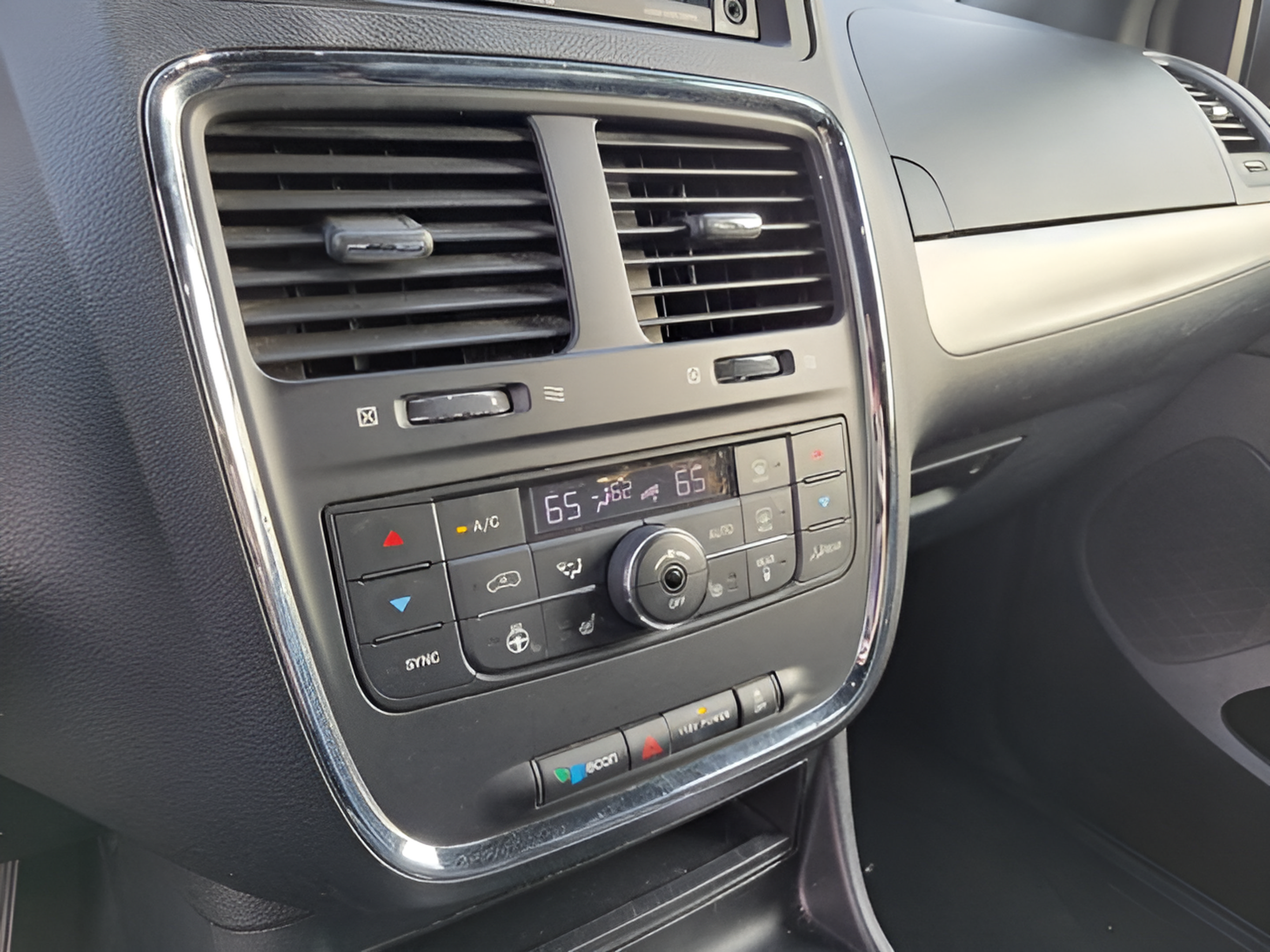 Used 2019 Dodge Grand Caravan GT FWD image 19