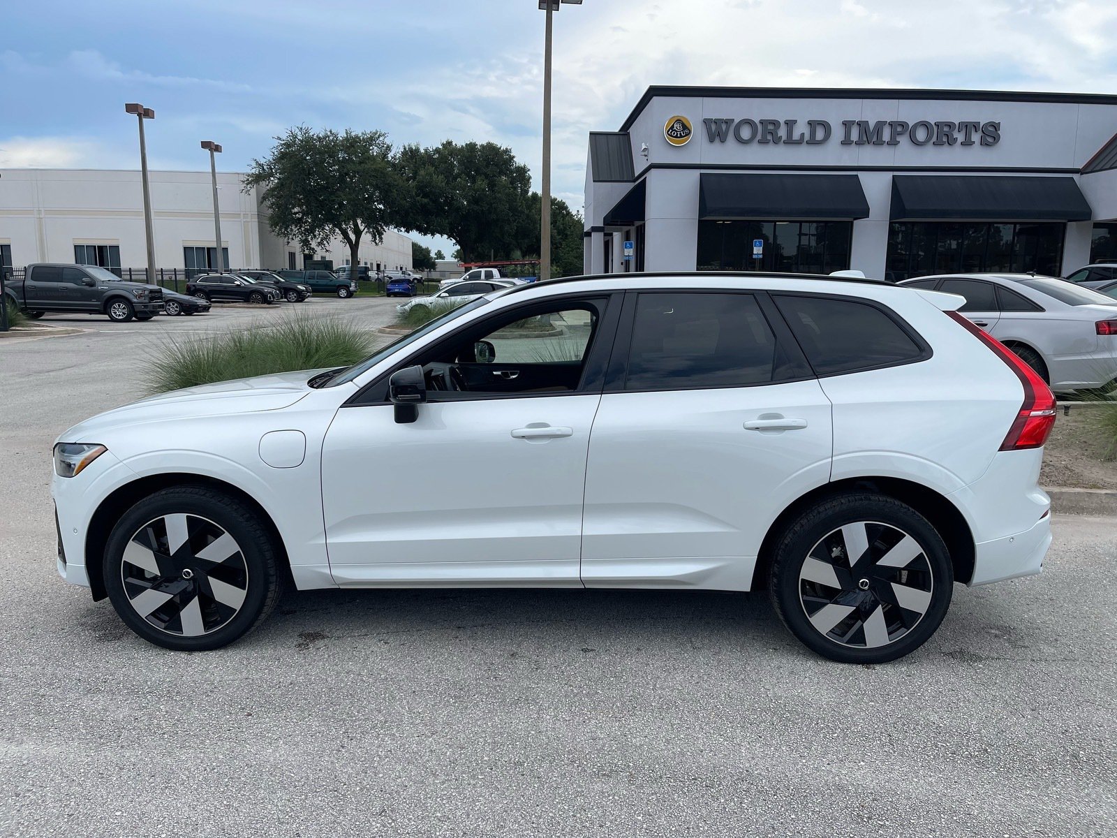 Used 2023 Volvo XC60 T8 Ultimate AWD/4WD image 50