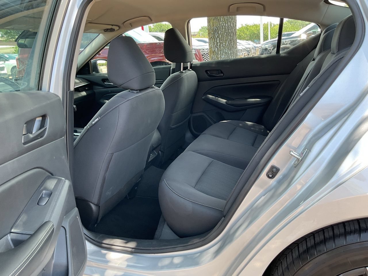 Used 2025 Nissan Altima 2.5 SV FWD image 11