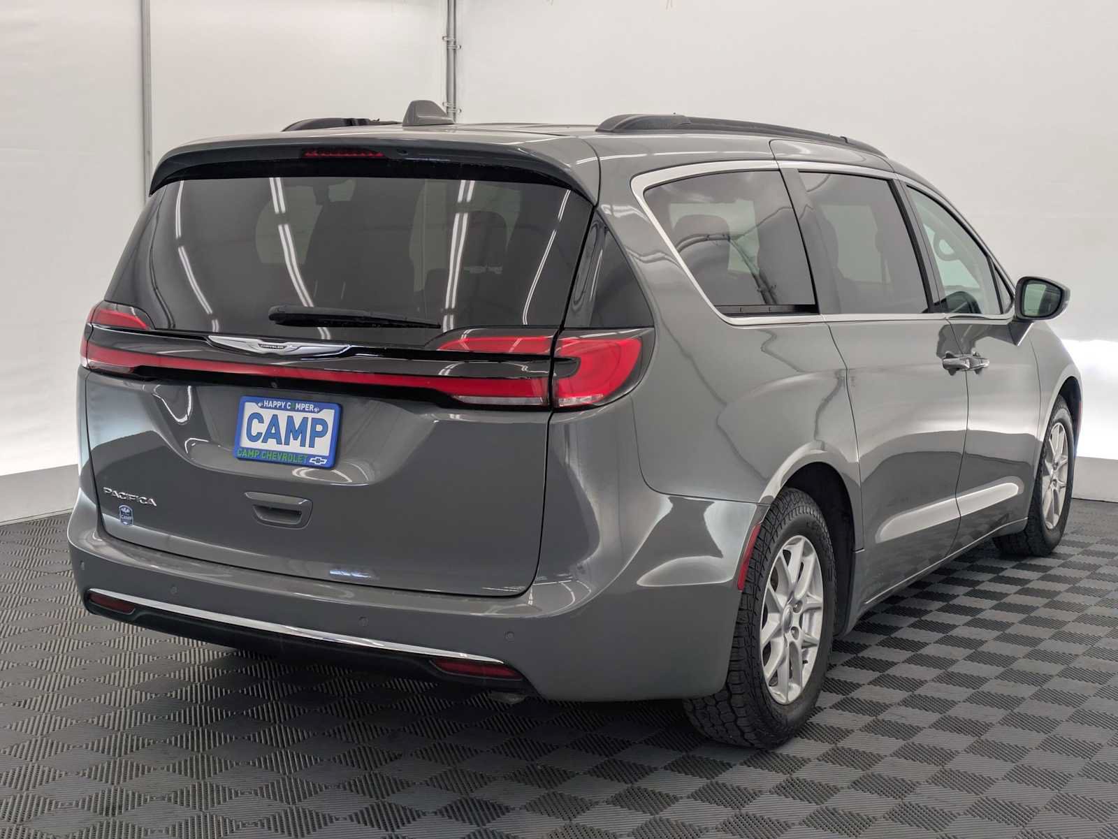 Used 2022 Chrysler Pacifica Touring-L FWD image 6