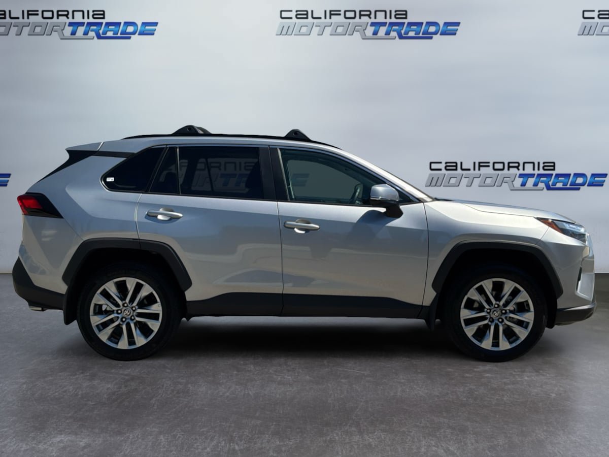 Used 2024 Toyota RAV4 XLE Premium FWD image 4