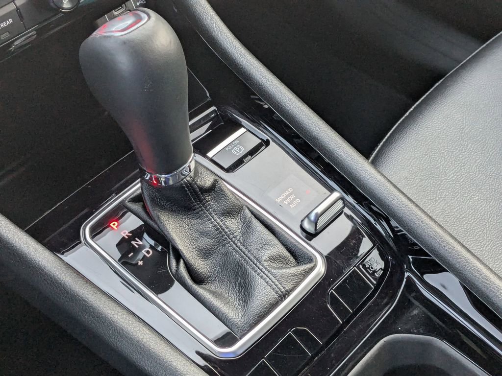 Used 2025 Jeep Compass Limited image 17