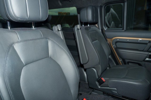 Used 2025 Land Rover Defender 130 X image 22