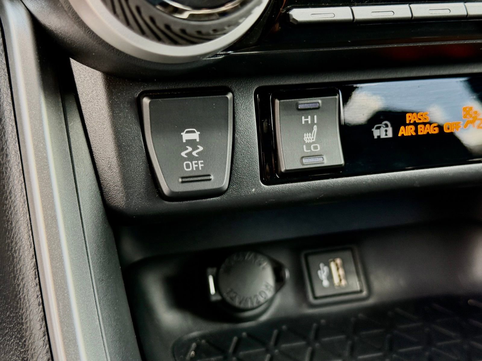 Used 2025 Toyota RAV4 XLE Premium w/ Weather Package FWD image 41
