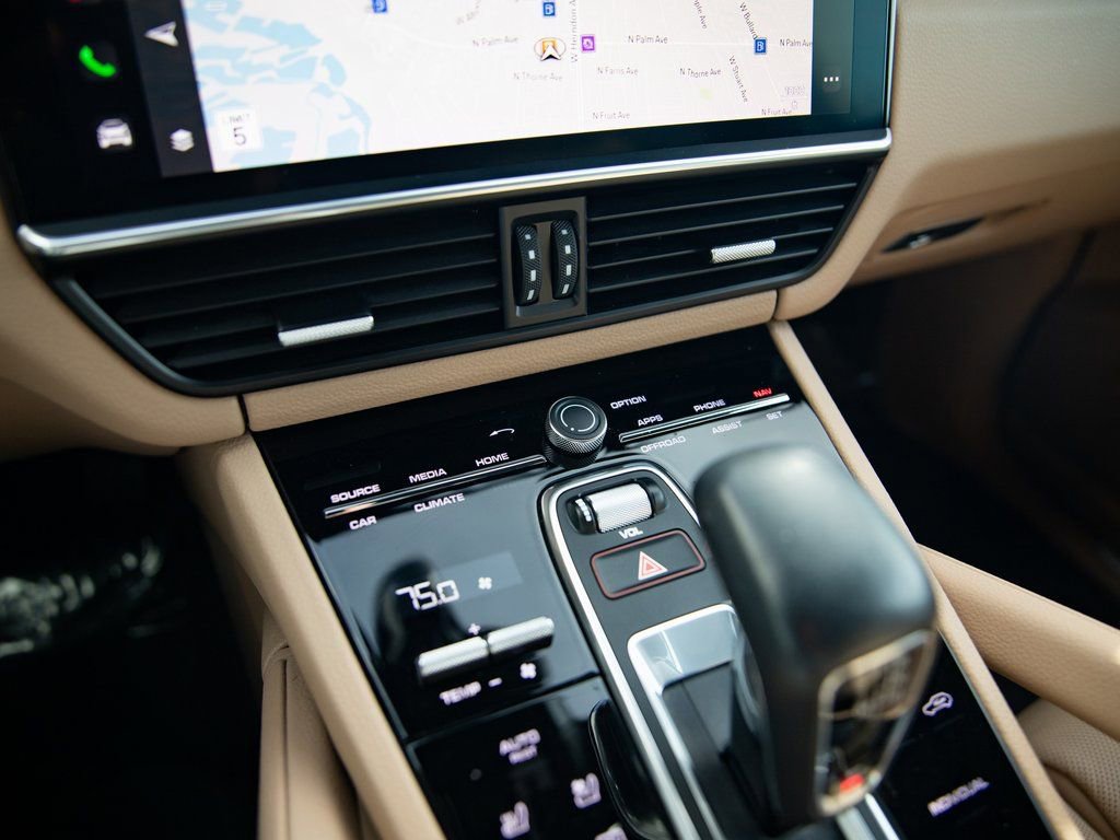 Used 2023 Porsche Cayenne image 16