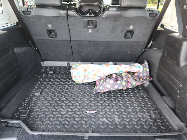 Used 2020 Jeep Wrangler Unlimited Rubicon w/ LED Lighting Group AWD/4WD image 4
