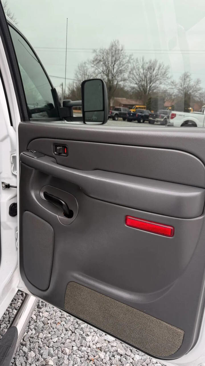 Used 2005 Chevrolet Silverado 2500 LT w/ Heavy-Duty Power Package image 20