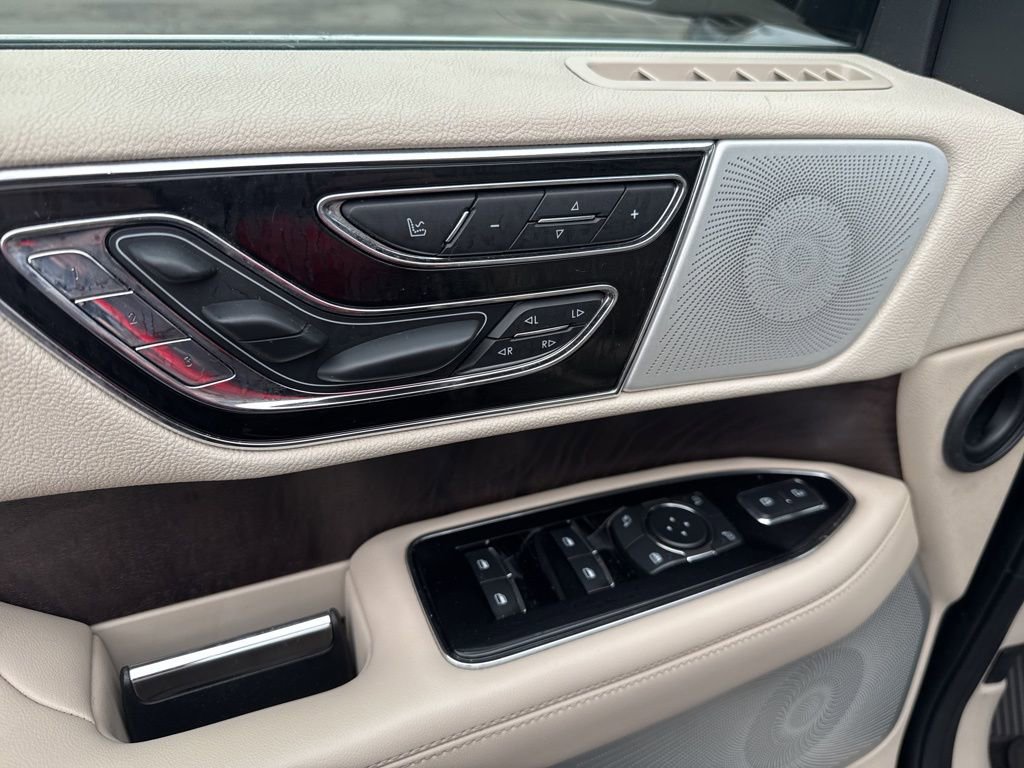 Used 2021 Lincoln Navigator L Reserve w/ Luxury Package image 19