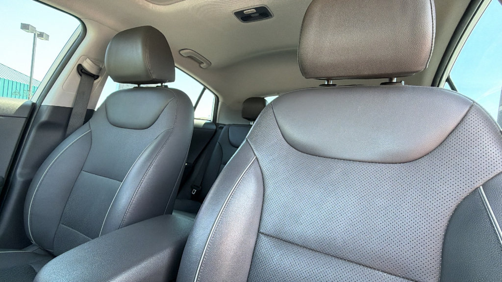 Used 2020 Hyundai Ioniq Limited FWD image 11