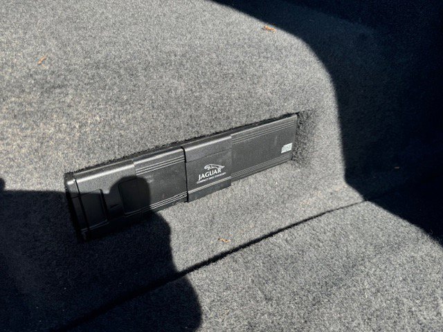 Used 2002 Jaguar XJ8 image 32