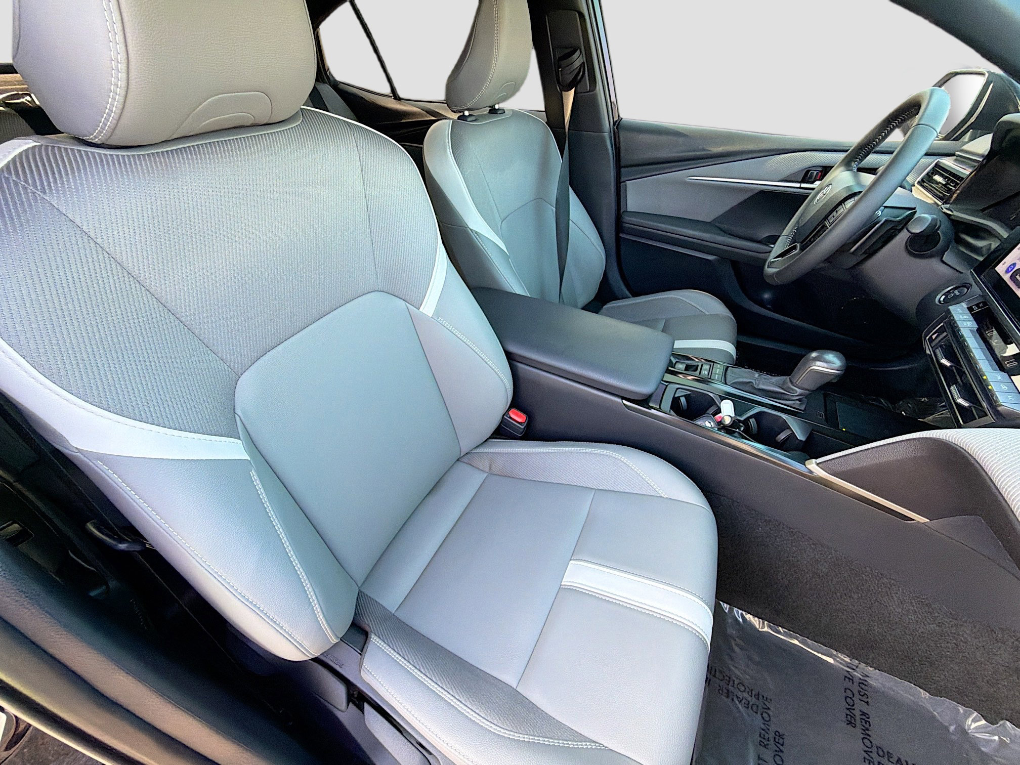 Used 2025 Toyota Camry SE w/ Multimedia Upgrade Package image 13