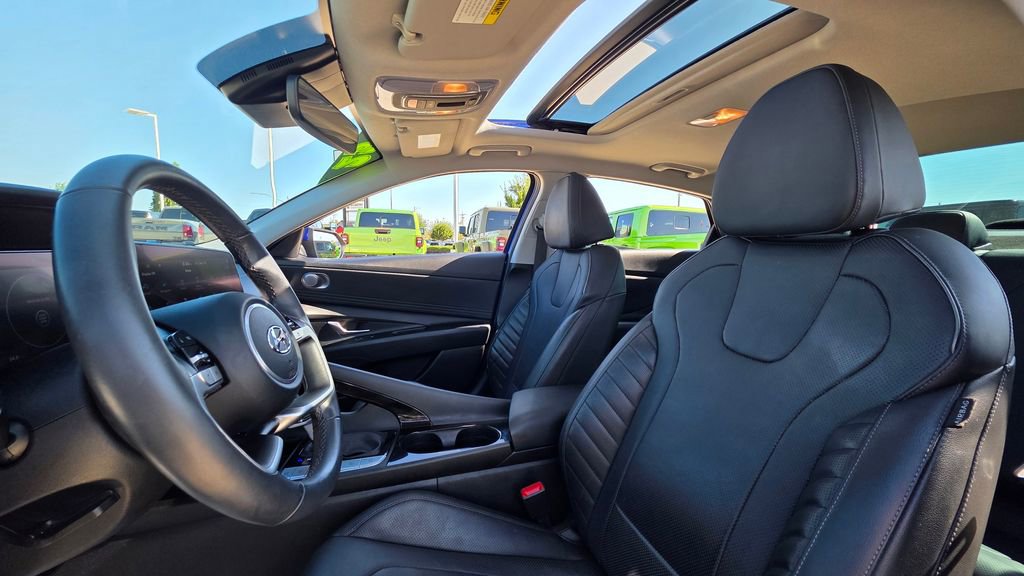 Used 2023 Hyundai Elantra Limited image 22