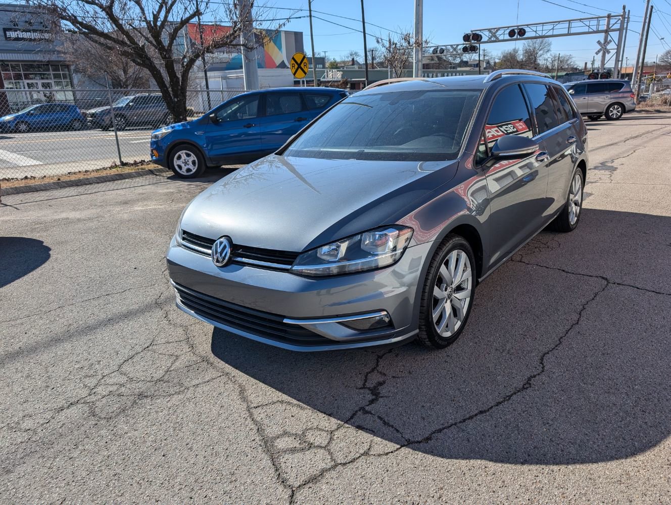 Used 2018 Volkswagen Golf SEL image 1