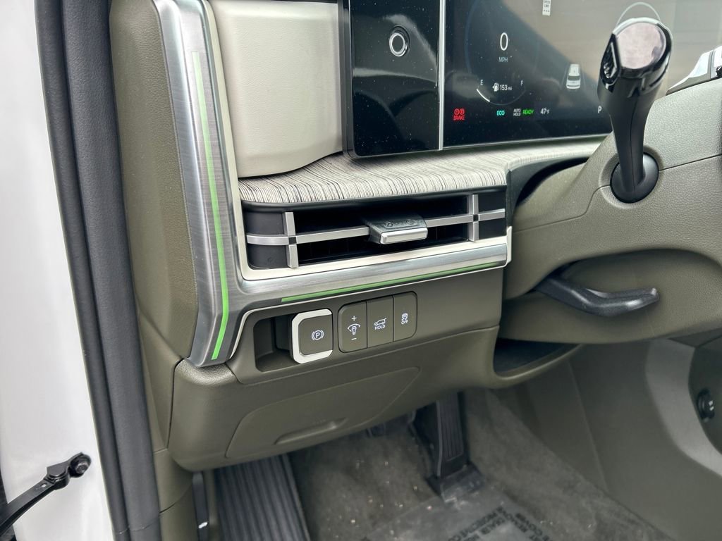 Certified 2025 Hyundai Santa Fe Calligraphy image 15