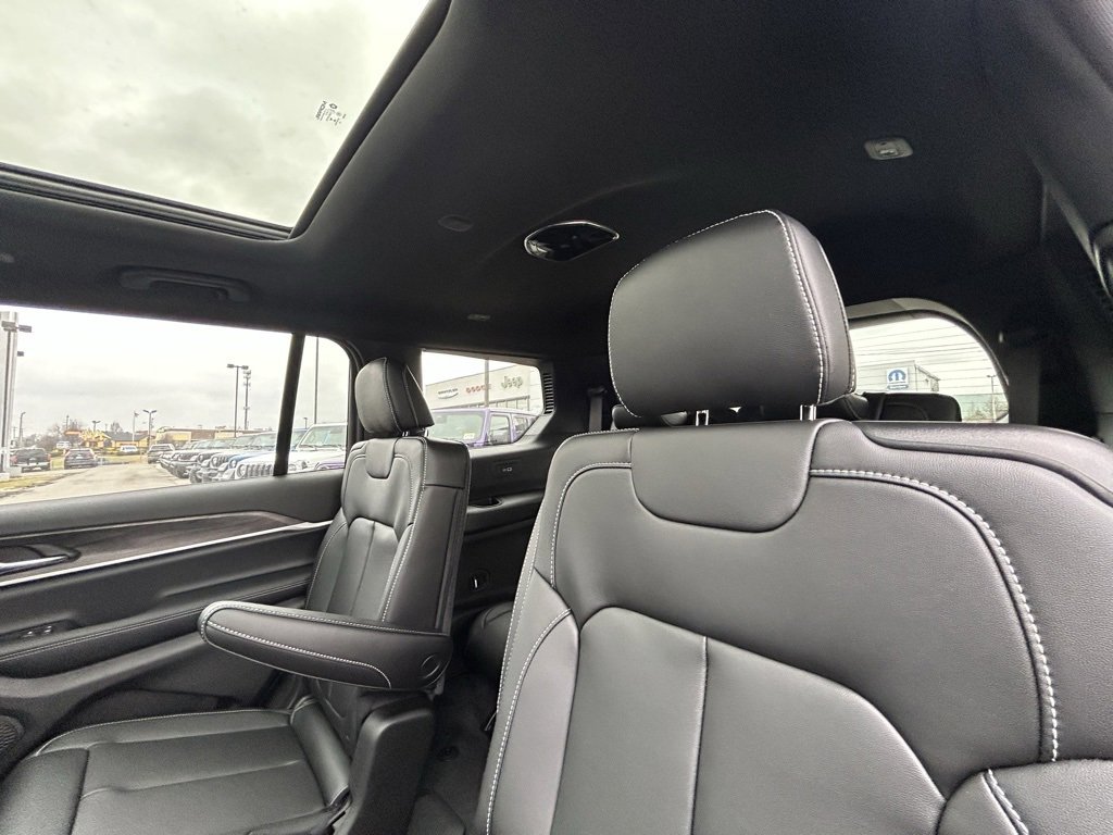 New 2025 Jeep Grand Cherokee L Limited image 25