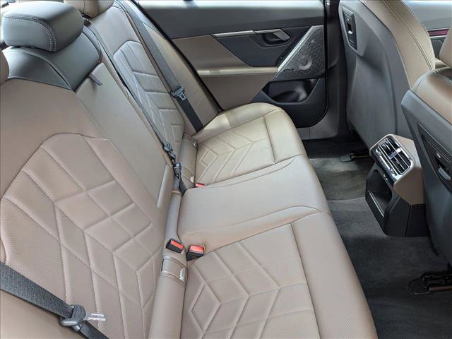 Used 2025 BMW i5 xDrive40 AWD/4WD image 21
