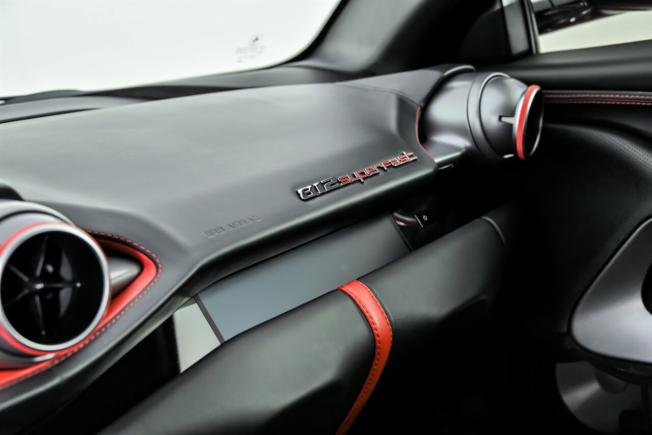 Used 2018 Ferrari 812 Superfast RWD image 33