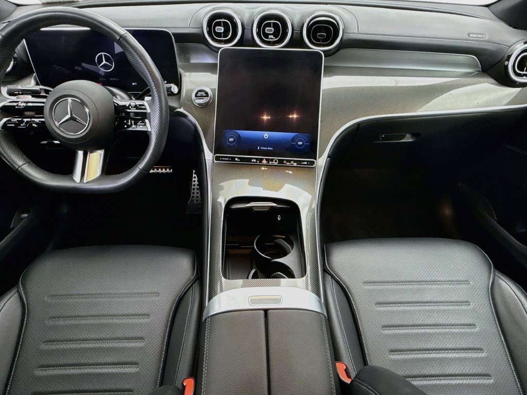 Used 2024 Mercedes-Benz GLC 300 4MATIC image 13