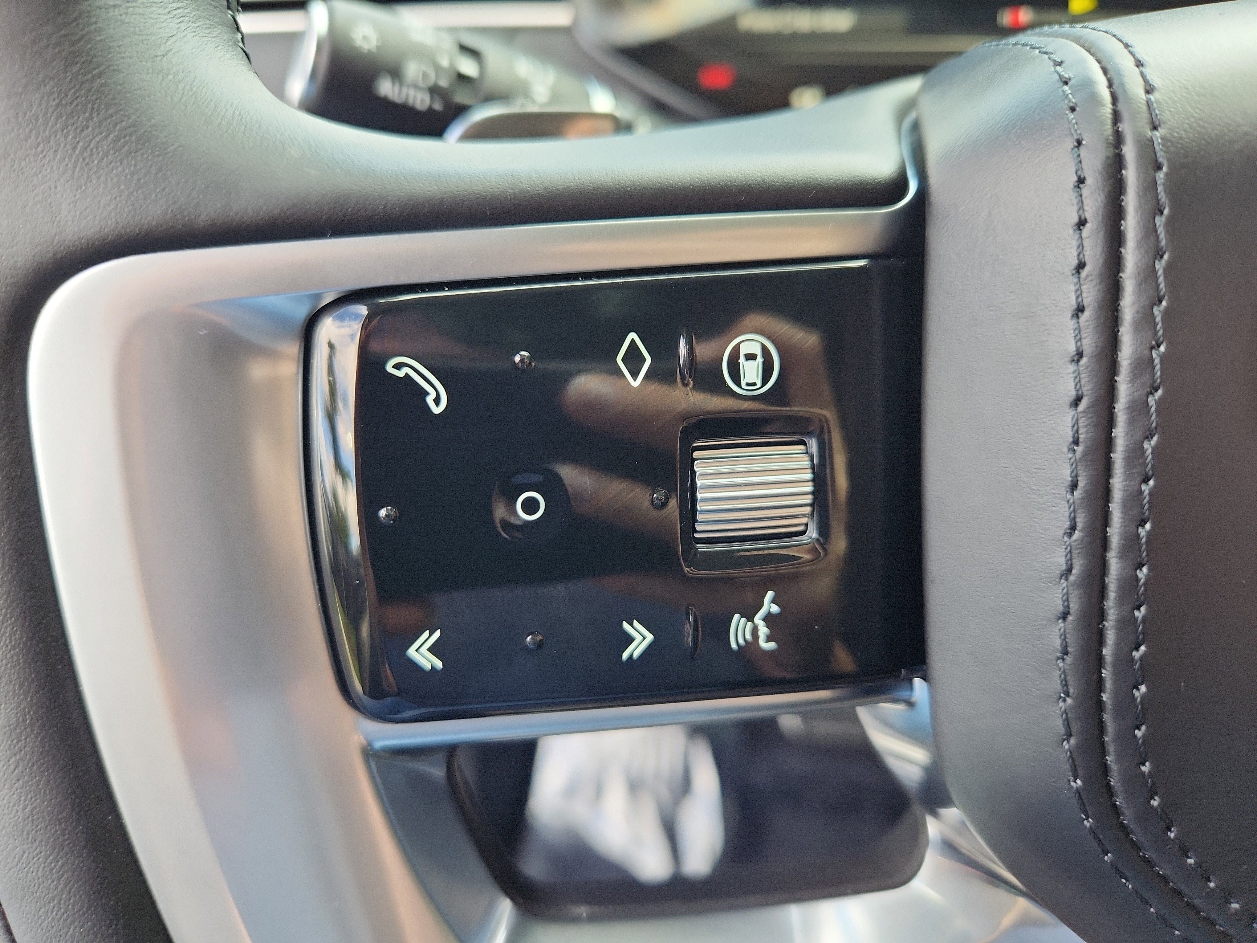 Used 2025 Land Rover Range Rover SE image 19